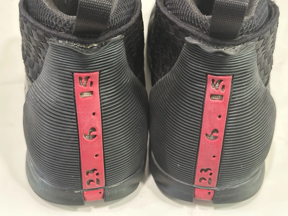 Air Jordan 15 Retro Negro Rojo Universitario 317111 061 Talla 9.5 2007 Foto 4 de 4