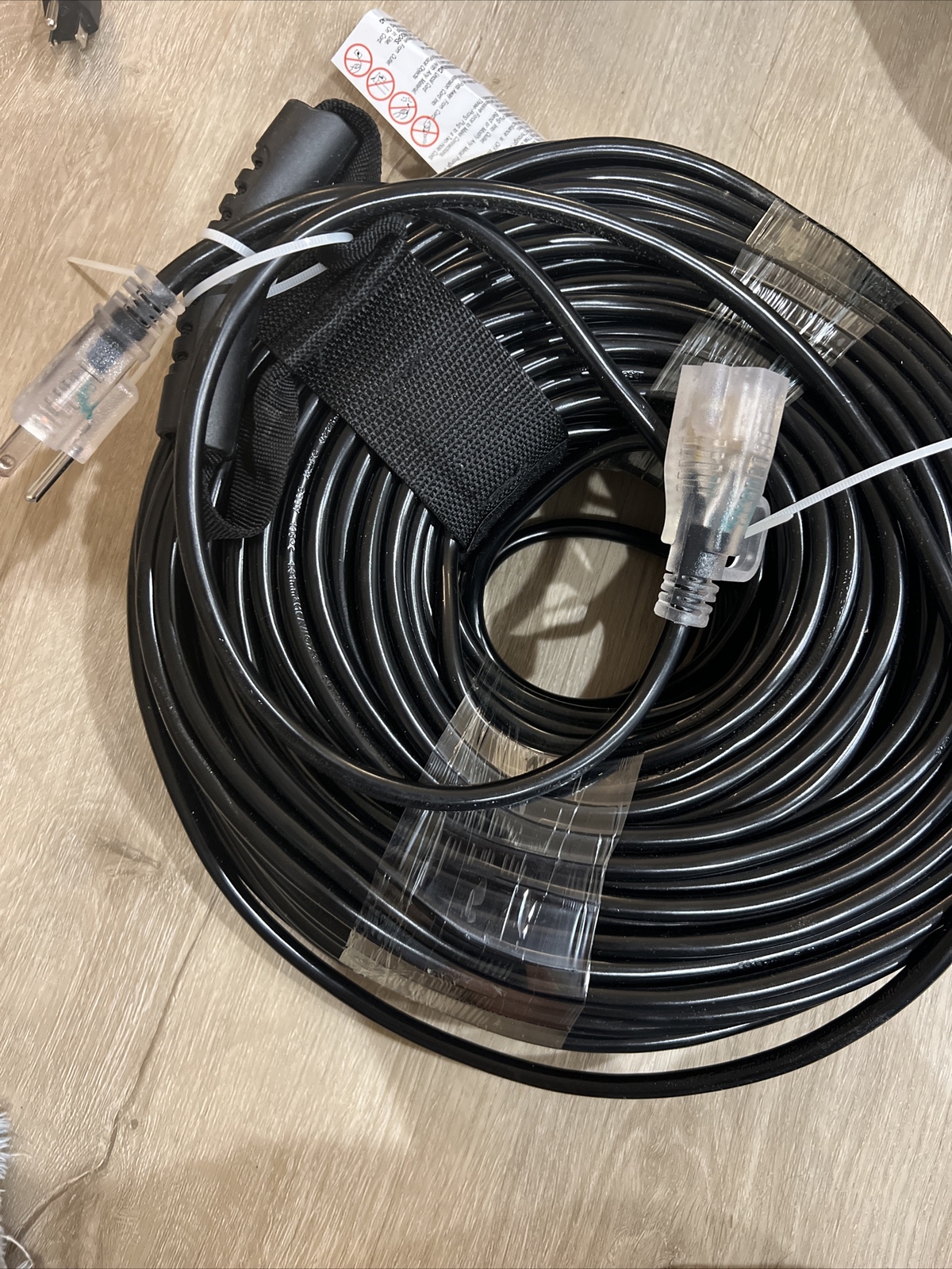 Intertek 16/3 Gauge 200 ft Black Outdoor Extension Cord Waterproof with