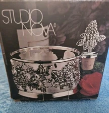 Studio Nova Wine bottle holder and cork