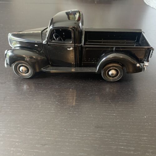 Franklin Mint 1940 Ford Pickup Diecast in 1:24 Scale Precision Models - Picture 1 of 17