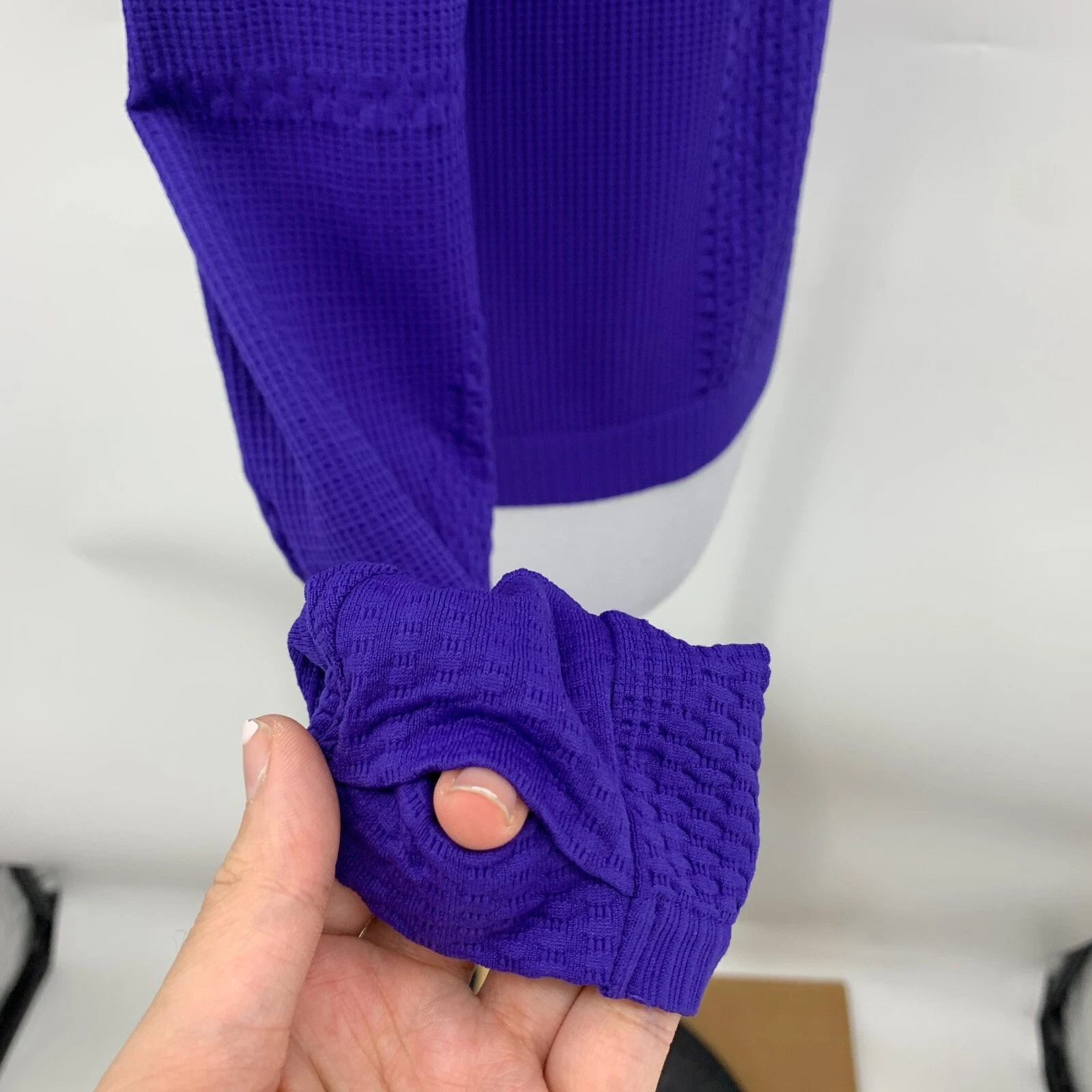 athleta flurry seamless crop textured thumbholes hoodie