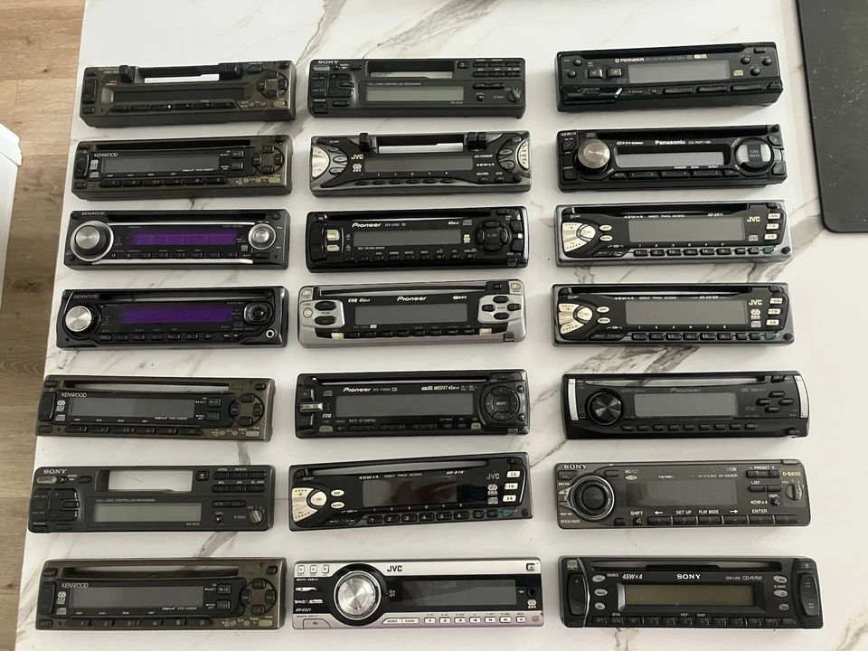 SONY JVC KENWOOD CLARION RADIO FRONTS 63 In Total Job Lot - Image 2 of 4