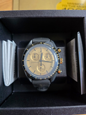 OMEGA x Swatch MISSION TO THE MOON 1969 | 18K Gold | No. 5XX | Ungetragen