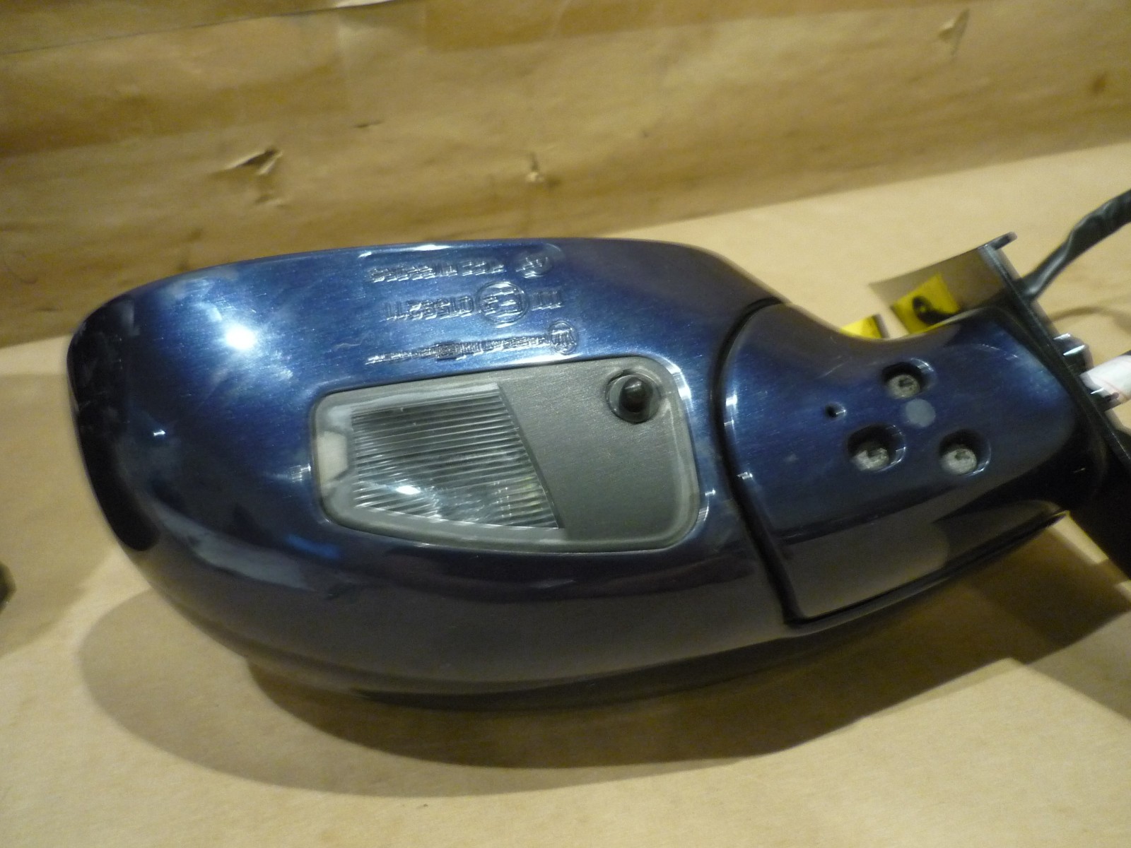 Maserati Quattroporte 05-08 - LH Side View Mirror-Cracked Glass - P/N 980139452