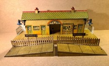 Hornby 0 Gauge No.4E ‘Wembley’ Station Speckled Finish base BOXED