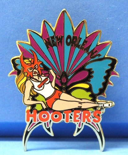 HOOTERS SEXY CAMARERA CHICA NUEVA ORLEANS LA. PIN SOLAPA MÁSCARA CARNAVAL MARDI GRAS - Imagen 2 de 6