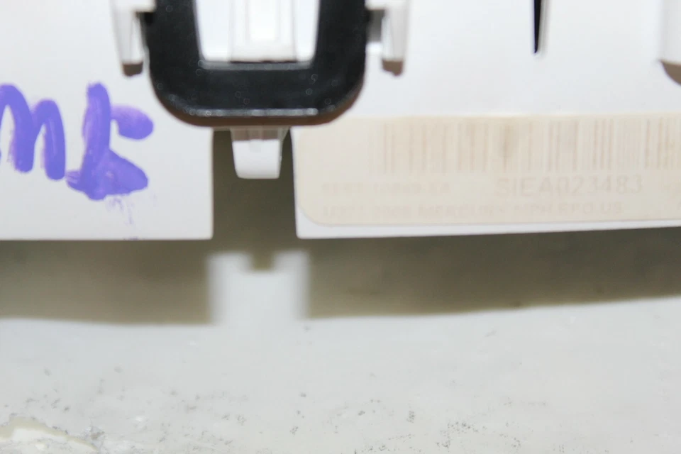 Cuadro de instrumentos velocímetro Mercury Mariner 2008 152.111 millas Foto 3 de 4