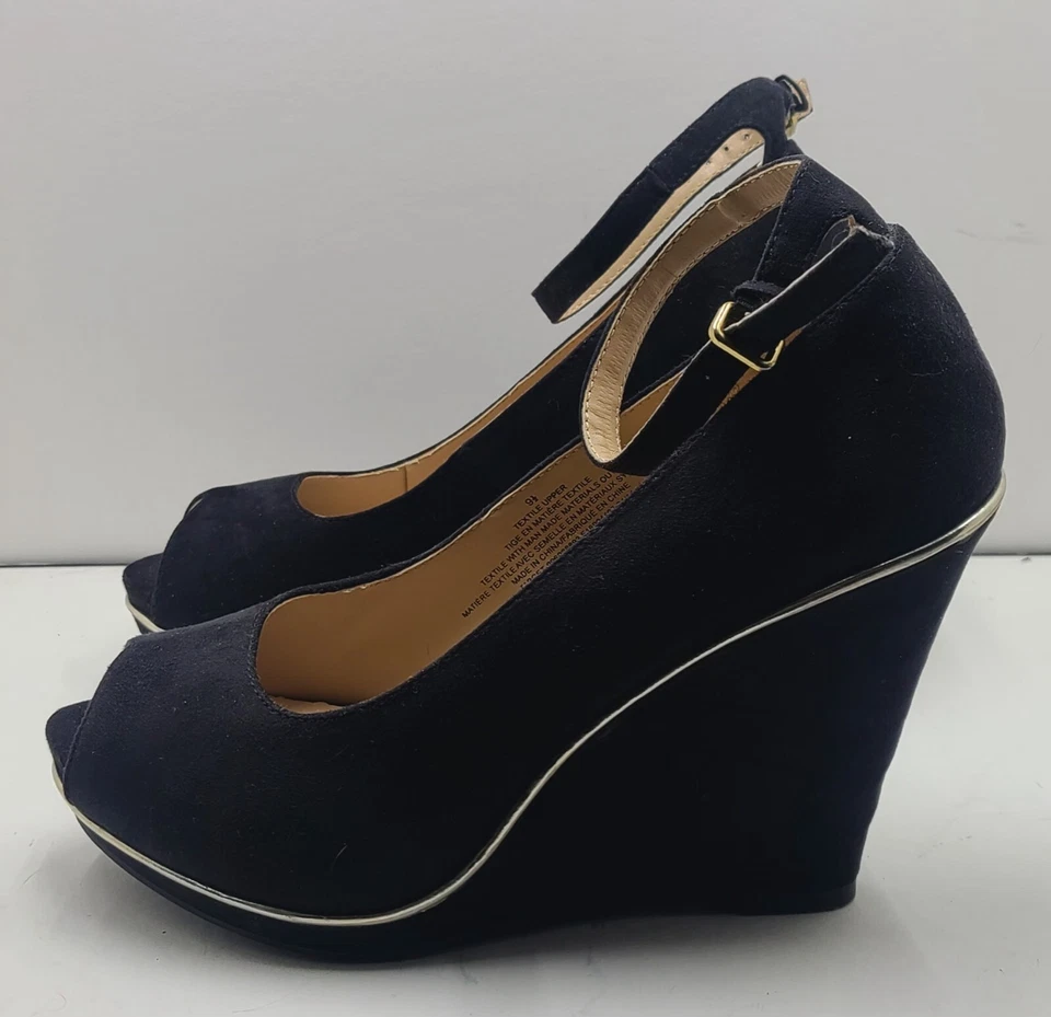 EUC Mossimo Womens Sz 9.5 Black Gold Strip Suede Wedge Peep Toe Heel Ankle Strap - Image 3 of 4