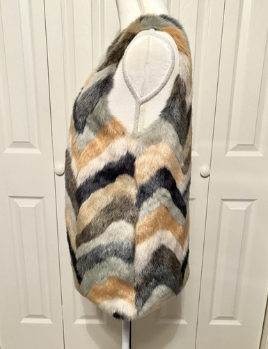 NWT Skies are Blue Los Angeles Faux Fur Sleeveless Womens XS Deep Pockets - Picture 2 of 12