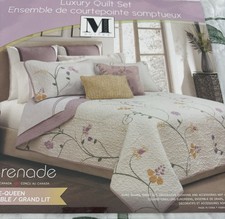 New Pretty Floral Print Full/Queen Quilt, 2 Shams. New In Original Packaging.