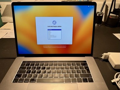 Apple MacBook Pro 15 Zoll Touchbar - Top Zustand