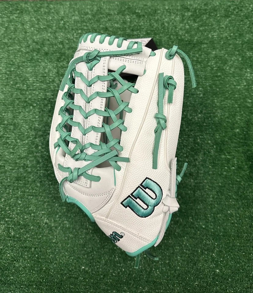 Luva de softbol Wilson A1000 12,5" T125 Outfield Fastpitch SuperSkin - Branca em perfeito estado - Imagem 4 de 4
