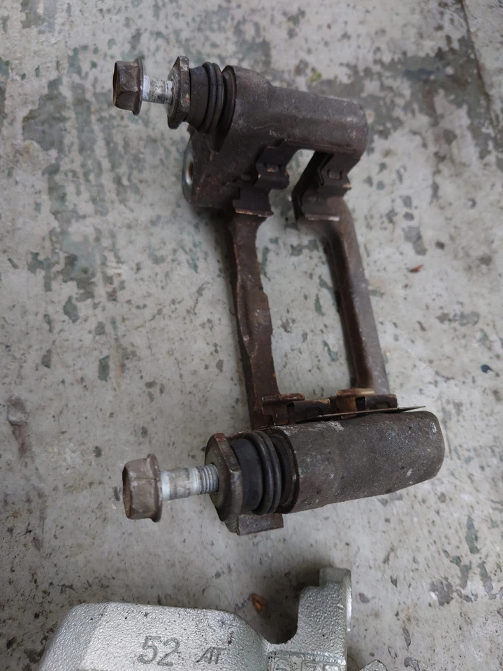 Corpo da pinça de freio traseira esquerda para Mitsubishi Outlander 2013-2018 fabricante de equipamento original: 4605B842 - Imagem 3 de 3