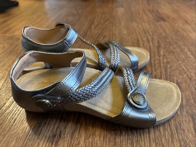 BC Studio Womens Sandals Size 8, Excellent Condition!!! 
