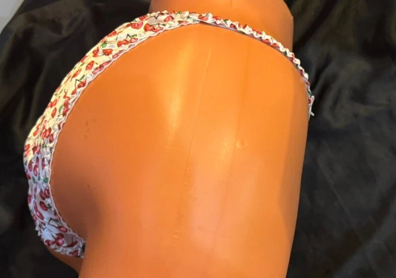 Bragas de bikini nuevas sin etiquetas talla XL hechas a mano blancas sedosas rojas cerezas satinadas Foto 3 de 4