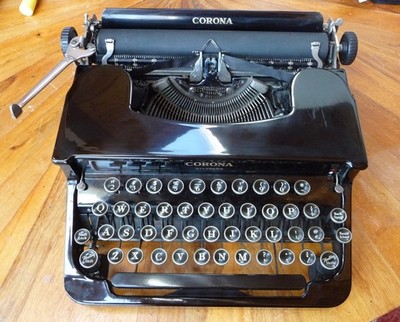 VINTAGE SMITH CORONA STANDARD TYPEWRITER, w/ CASE & 2 NEW RIBBONS. 1935