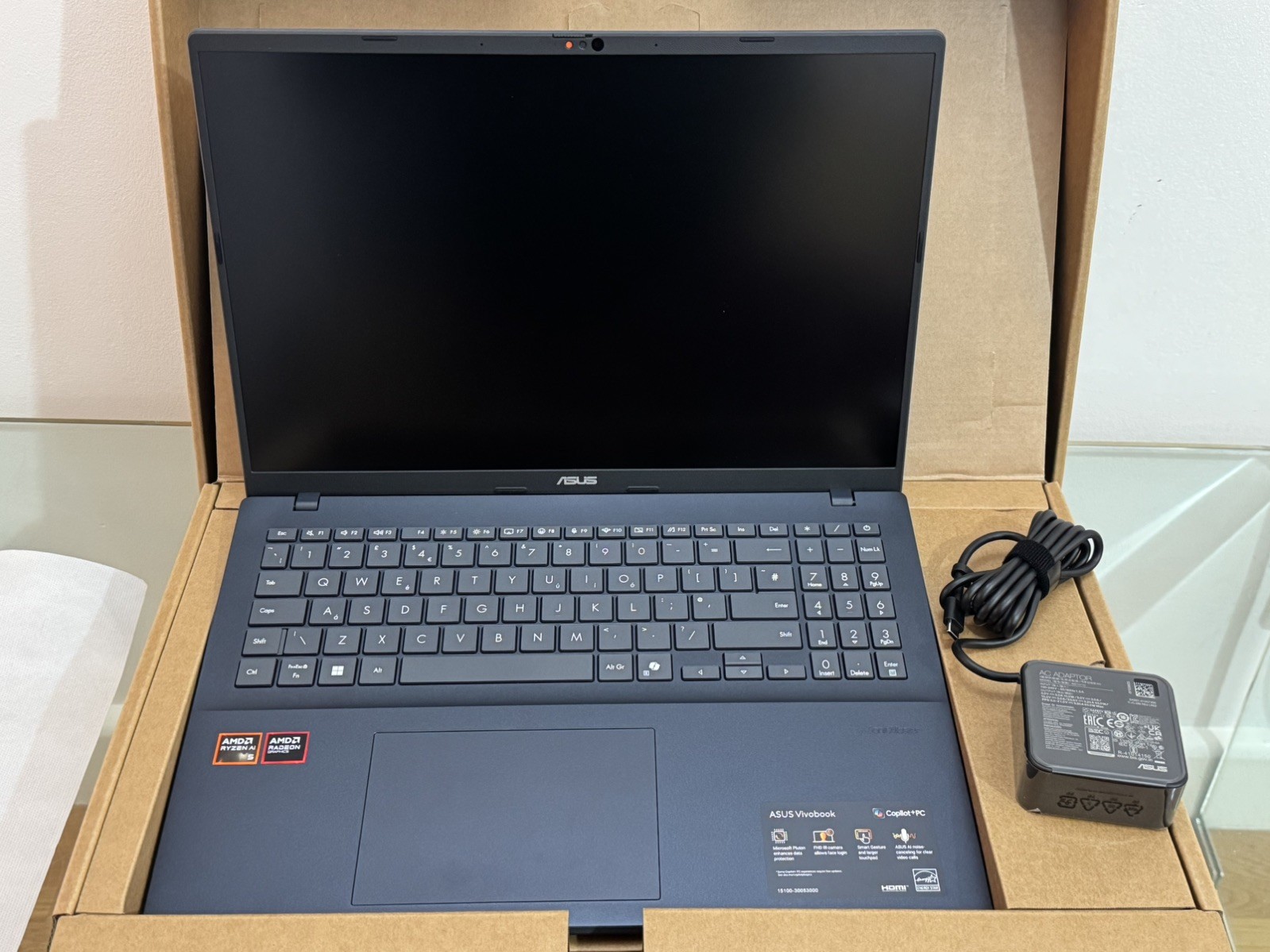 ASUS Vivobook Go 15 AMD Ryzen 5 7520U 16GB RAM 512GB SSD 15.6"" W11H Laptop