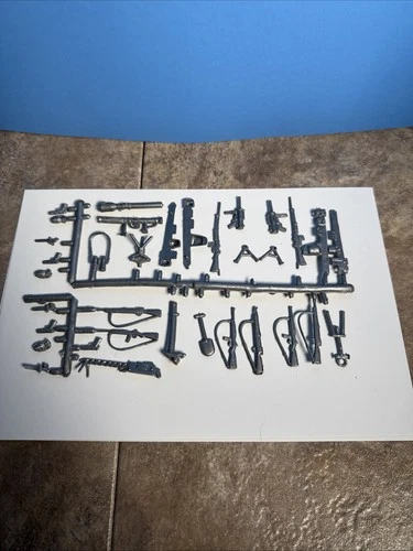 Marx Battleground 34/35 piece silver small weapons accessories sprue Read