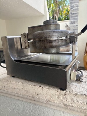 Wells professional Belgian waffle maker