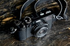Fuji X100V Camera & Integrated 23mm F2 Lens Boxed NP-W126s Battery & USB-C Lead