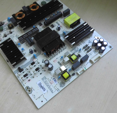 Carte D'alimentation Hisense (remplacement) Modèle RSAG7.820.9701 / ROH - 262075 HLL-5865WA