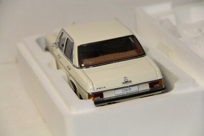 1/18 AUTOART MERCEDES-BENZ 220 D / 8 LIMOUSINE , NEW , 76182