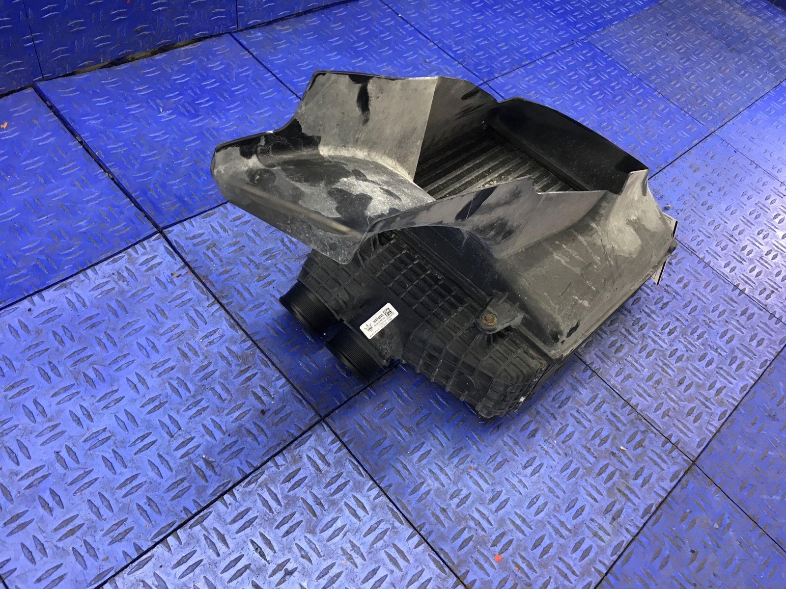 2014-2021 MASERATI GHIBLI QUATTROPORTE RIGHT ENGINE INTERCOOLER DUCT 16474840