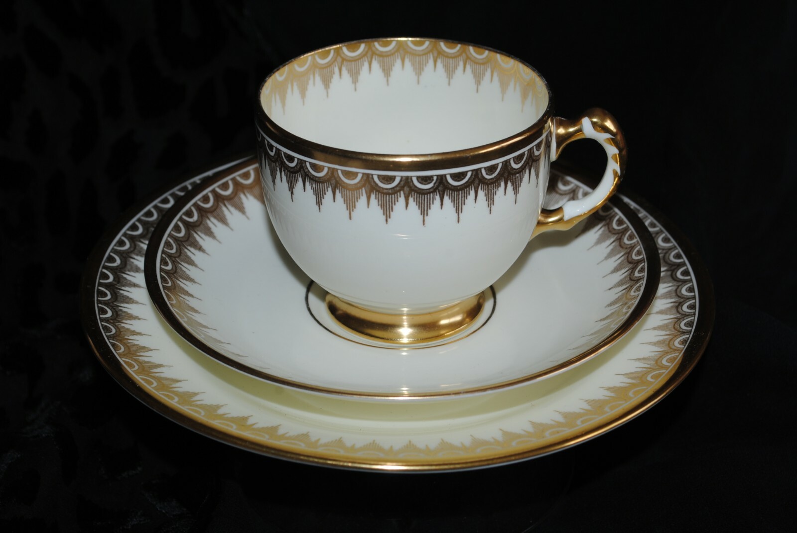 RARE VTG PLANT TUSCAN CHINA ENGLAND TRIO TEA CUP SAUCER DESSERT PLATE GOLD A602 