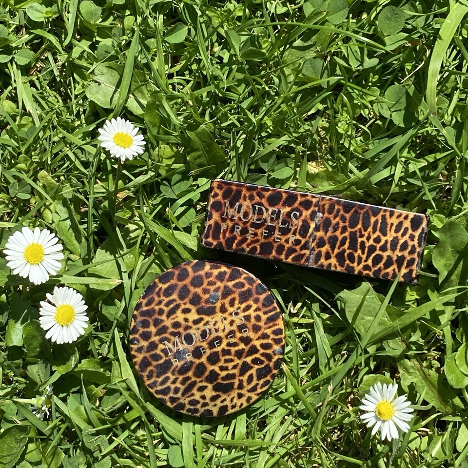 Models Prefer Lipstick And Bronzer  - Image 2 of 2