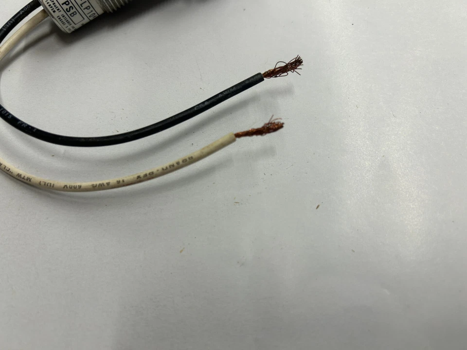 ALLEN BRADLEY 800H-LP10 HEAVY DUTY RED PILOT LIGHT.  USED - Image 3 of 4