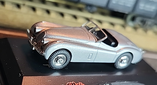 RTR BUILT MALIBU MODEL POWER DIECAST SILVER JAGUAR CONVERTIBLE 1/87 HO built - 第 2/11 張圖片