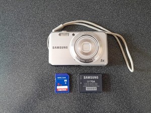 Samsung ES80 12.0MP 5x Zoom Digital Camera Silver 8GB SD Tested & Working