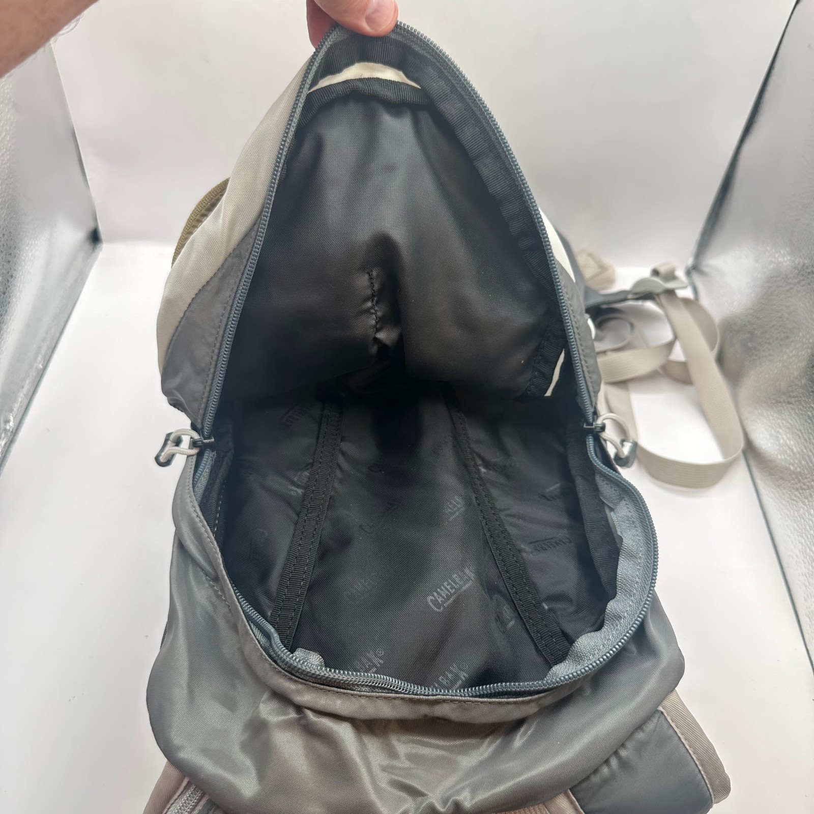Camelbak Sugar Gray/Tan Hydration Backpack 2L Bladder Thermal Insulated Hose