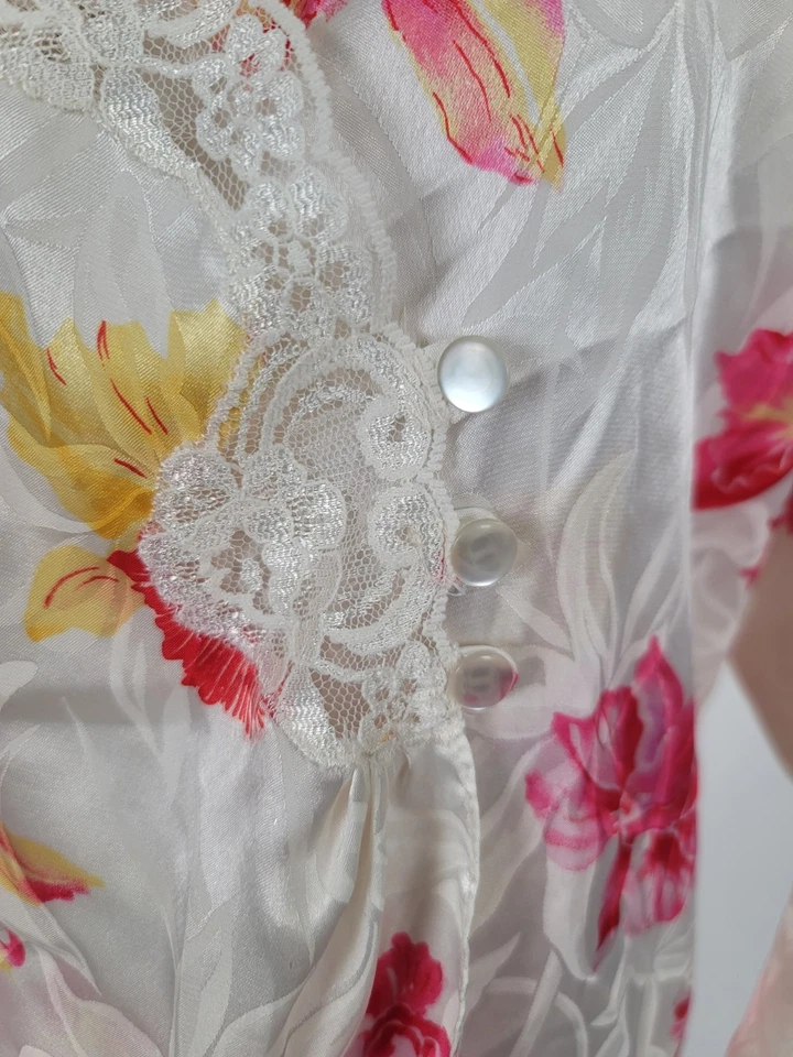 Conjunto de bata camisón floral satinado vintage Josie by Natori para mujer talla grande Foto 3 de 4