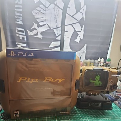 Fallout 4 Pipboy With Display Case And Manual