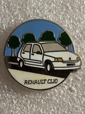 Pin’s Renault Clio Blanche Pin Pins Enamel voiture auto signé Sofrec Paris