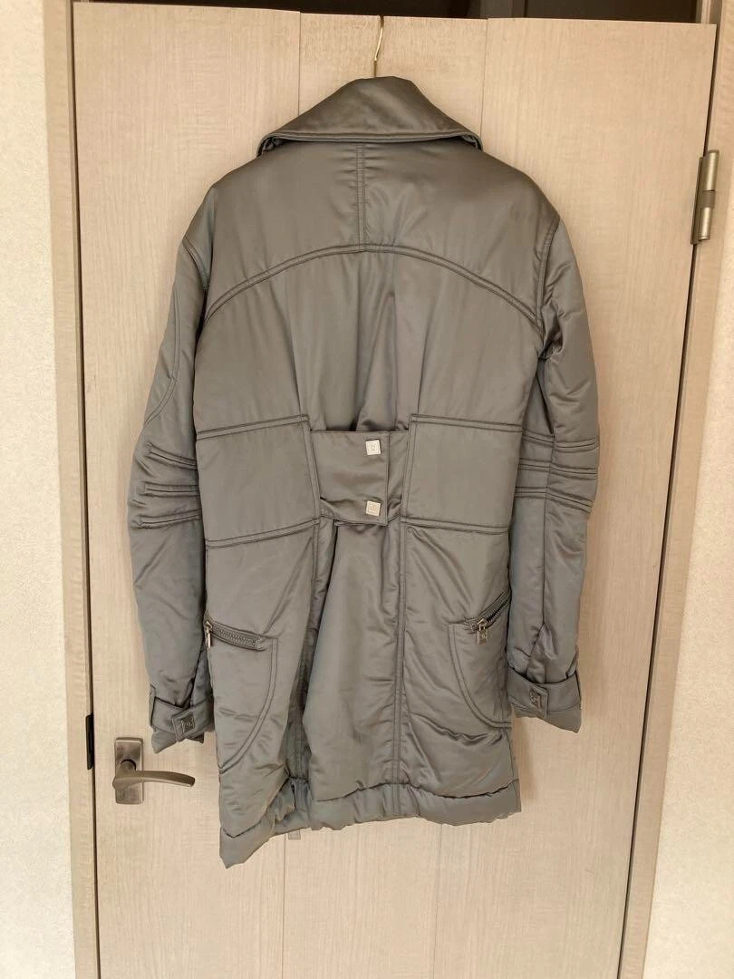 Cappotto imbottito CHANEL linea sportiva con zip argento Coco Mark 04A P24104V15266 taglia 36