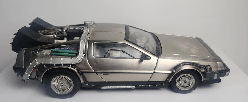 Sun Star 1:18 Die-Cast DeLorean Time Machine Regreso al Futuro Foto 4 de 4