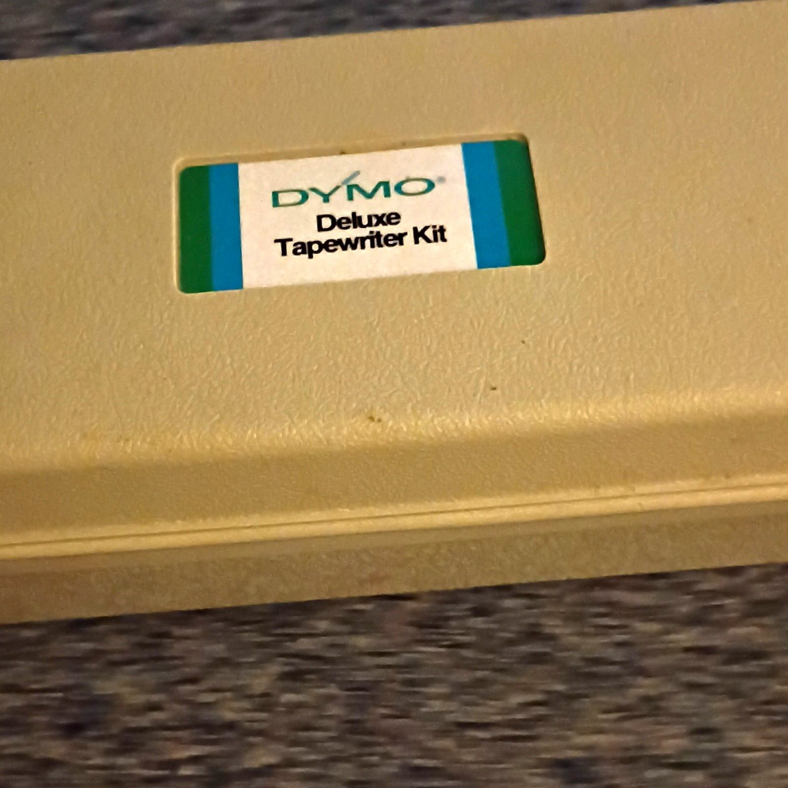 Dymo 1500 Series Deluxe Tapewriter Kit Manual Embossing w/ Case & Wheels