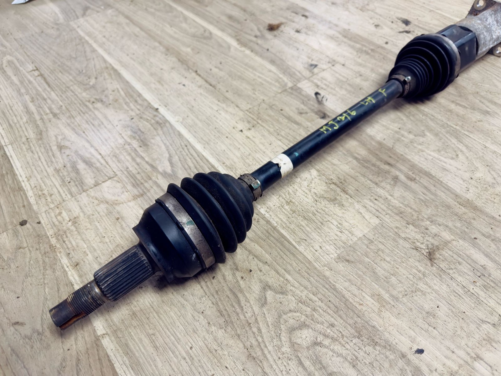 Maserati Ghibli Front Left Axle Shaft | 2018