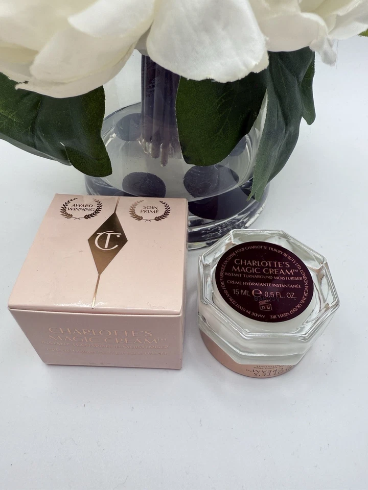 Charlotte Tilbury 魔术霜即时周转保湿霜 15 毫升 / 0.5 盎司 — 第 2/2 张图片