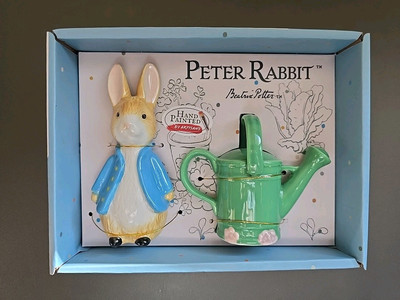 New PETER RABBIT Beatrix Potter Bunny & Watering Can Salt & Pepper Shaker Set 