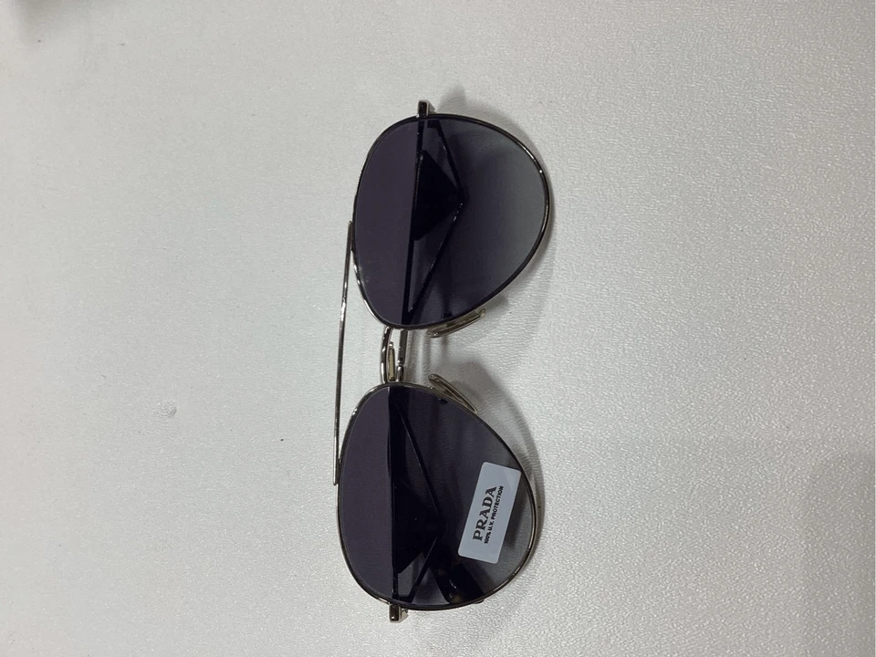 Gafas de sol Prada Aviator negras grises Foto 2 de 4