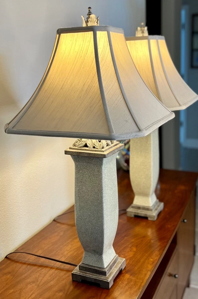 Impresionantes lámparas de mesa Uttermost, esmalte craquelado de cerámica, MCM, cortinas, 3 vías Foto 3 de 4