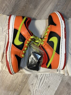 Nike Dunk Low ( GS) Style# 310569-032 Size 6y New/ Dead Stock