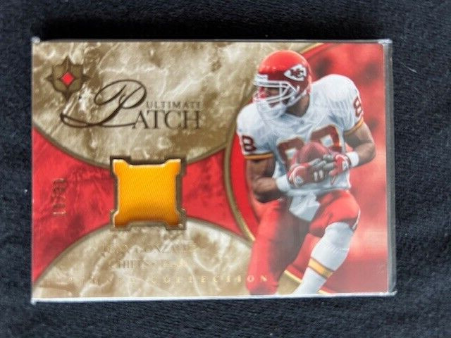 Tony Gonzalez /30   Certified Game Used Jersey Card (Inventory #B)