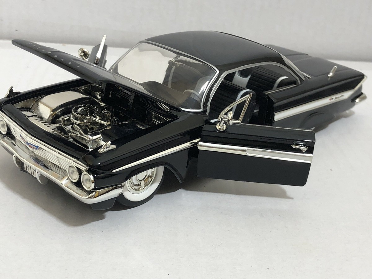 ミニカー JADA TOYS 1/24 1961 CHEVY IMPALA s-l400.jpg