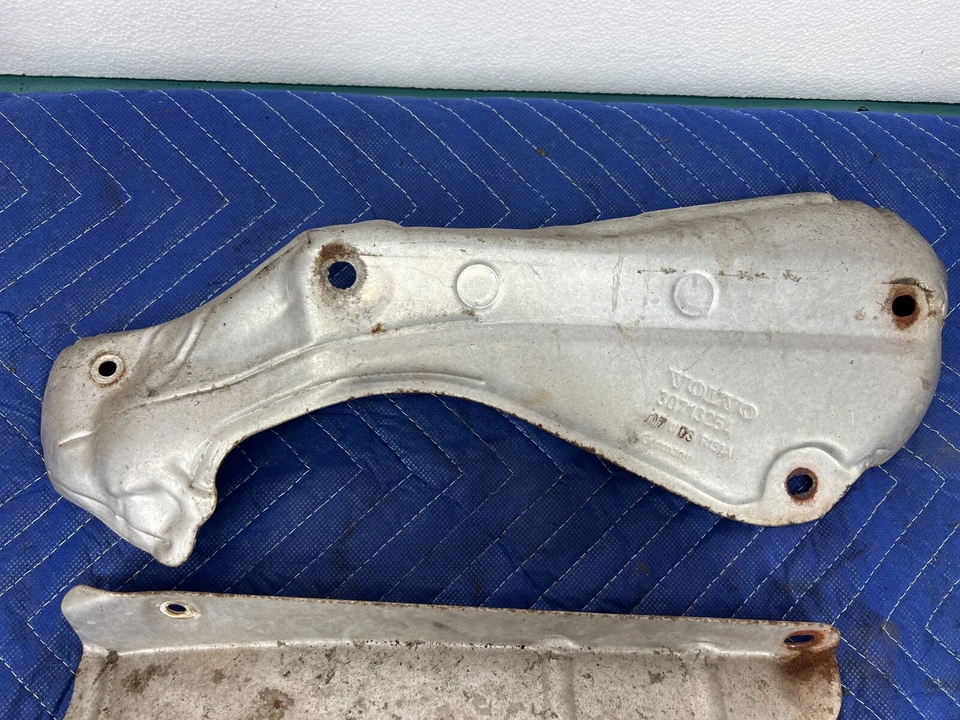 2005-2007 Volvo S60R V70R Turbo Exhaust Head Shield Cover 30713254 OEM #1310EM - Image 3 of 4