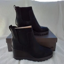 Size 8.5 Women's Crown Vintage Marleen Black Pull On Wedge Mid Heel Boots