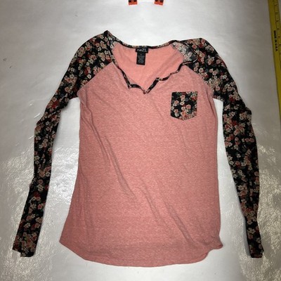 Rue21 Junior's Long Sleeve Top Shirt (Flower Design sleeves and pocket) Size L 